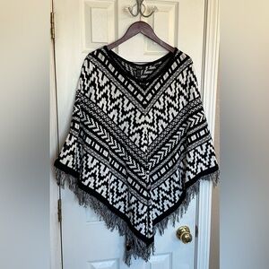 Style & Co Aztec Print Southwest Poncho Shawl Cape Fringe Black White XXL/ XXXL